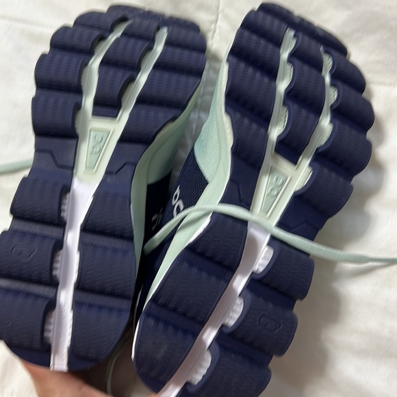 Women’s On Cloud running shoes sz 8 - Picture 6 of 7